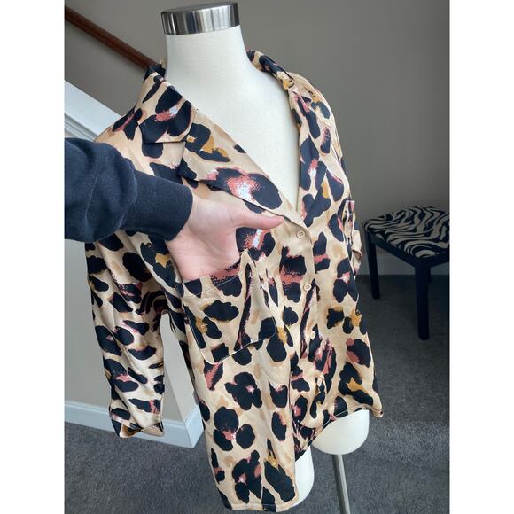 Nasty Gal leopard print button down, size XS - Picture 8 of 10